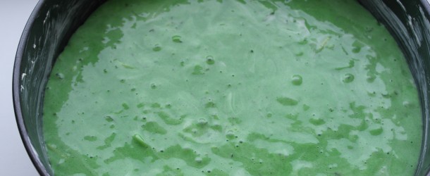 Giftkage med squash. En lækker svampet grøn giftkage med squash. Den version er ekstra svampet. Prøv denne opskrift og du er tilbage i barndommen.