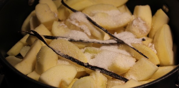 Æbler, sukker og vanillie til Gammeldags æblekage