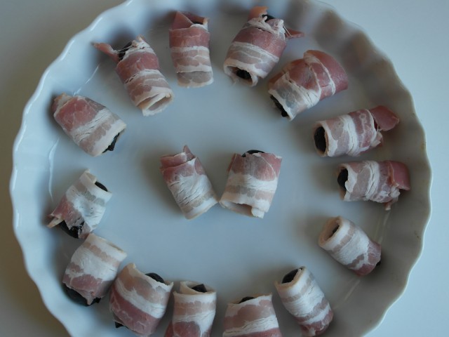 Dadel/bacon rap klar til ovn